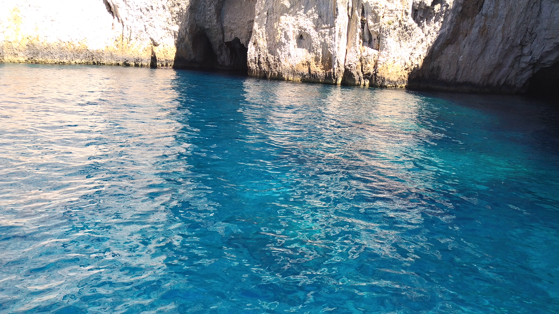 Голубая вода ионического моря
